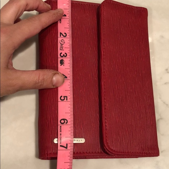 Red binder - Picture 5 of 6